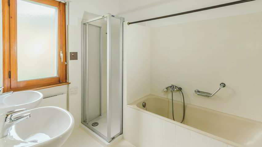 IMMEUBLE DE TROIS APPARTEMENTS A VEYRAS - Mehr