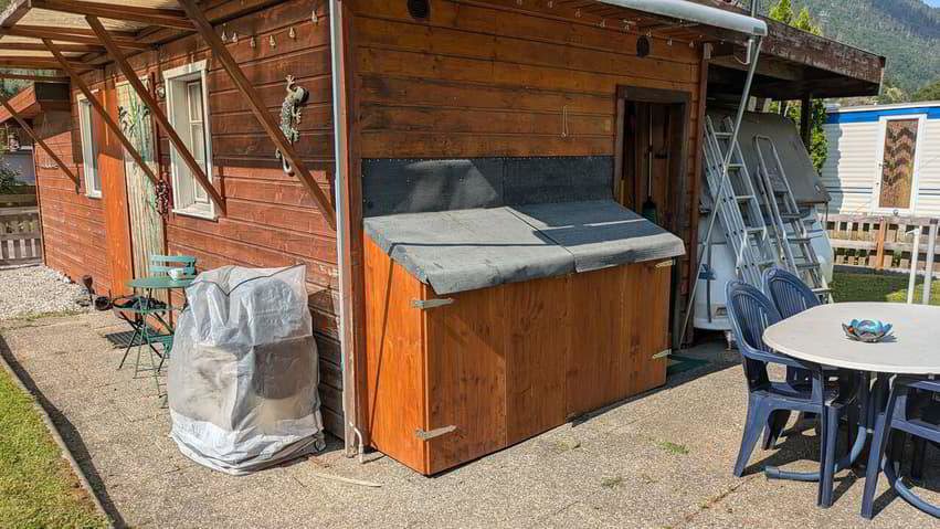 Charmantes 2.5-Zimmer-Campinghaus mit Sonnenterrasse in Raron VS - Ansicht 2