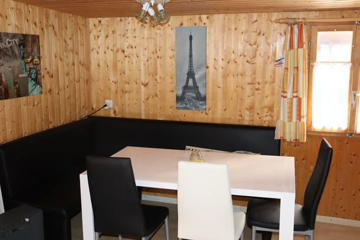 Charmantes 2.5-Zimmer-Campinghaus mit Sonnenterrasse in Raron VS - Ansicht 4