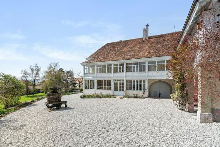 12 rooms House to buy in Bonvillars - image 1/13