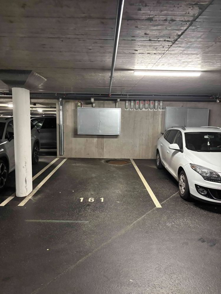 null rooms Car park, garage for rent in Luzern - image 1/1