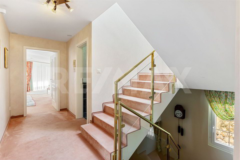 8 rooms House to buy in Stetten SH - image 1/13