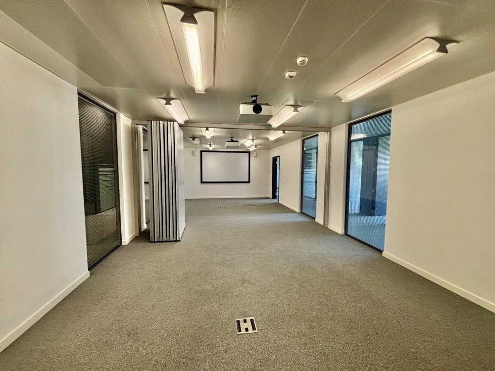null rooms Office & Commercial for rent in Etoy - image 1/12