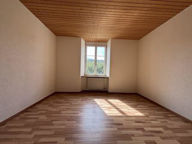 4 Zimmer Wohnung zu vermieten in Tramelan - Bild 1/13