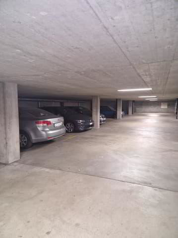 null rooms Car park, garage for rent in Losanna - image 1/2