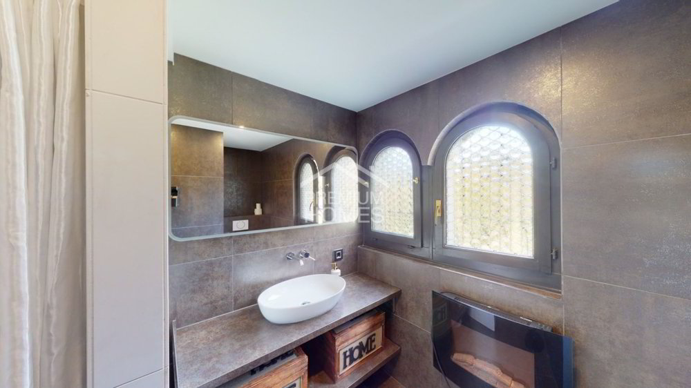 Casa di 14 locali in vendita a Erstfeld - immagine 1/13