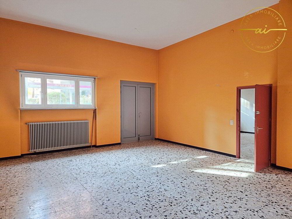 GESCHÄFTSLOCAL MIT VITRINE IM ZENTRUM VON CHIASSO - Ansicht 2