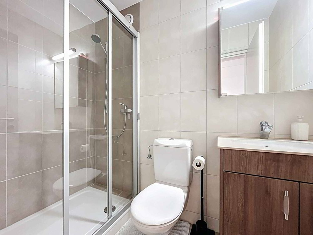5 rooms Apartment to buy in La Tour-de-Peilz - image 1/10