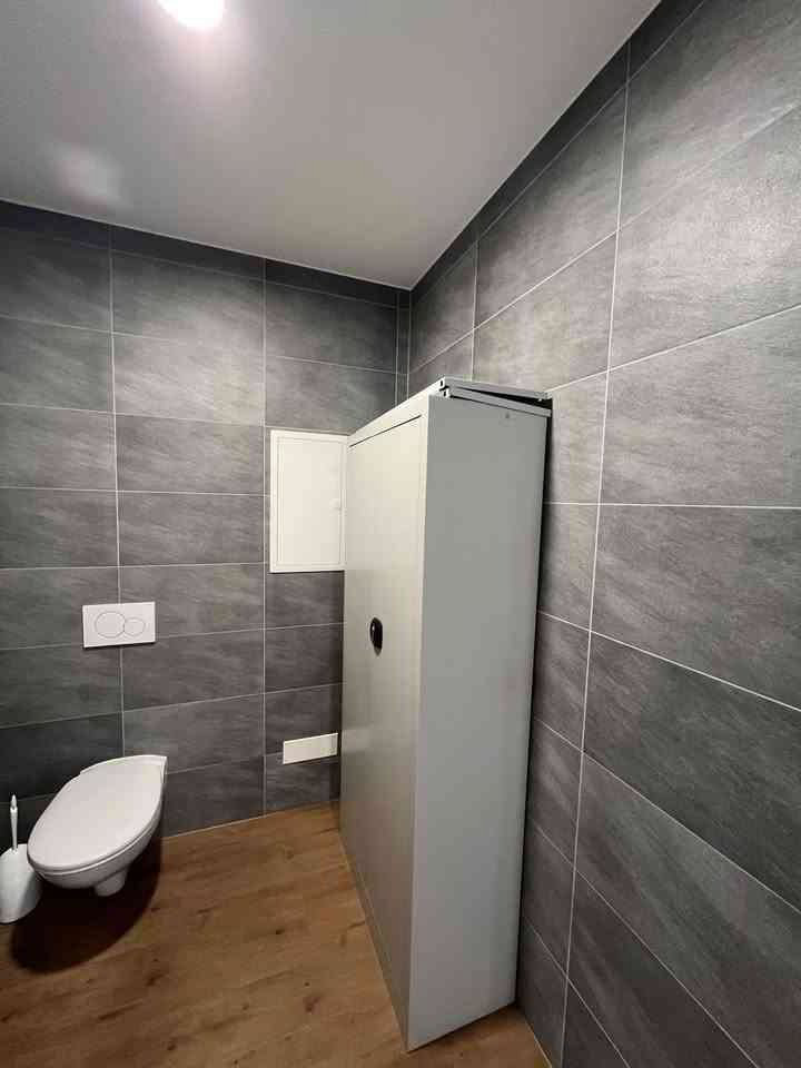 Local commercial - 75 m² avec WC - Mehr