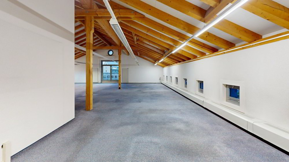 Helle Bürofläche im Dachgeschoss an zentraler Lage - Profitiere vom Angebot - Mehr