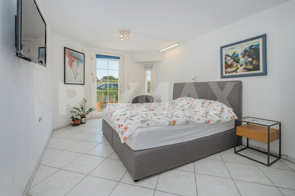 6.5 rooms House to buy in Bergdietikon - image 1/13