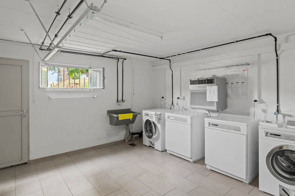null rooms Office & Commercial to buy in Reconvilier - image 1/7