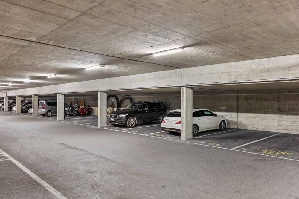 4 rooms Office & Commercial to buy in Nyon - image 1/10