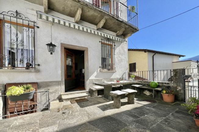 6 rooms House to buy in Brissago - image 1/1