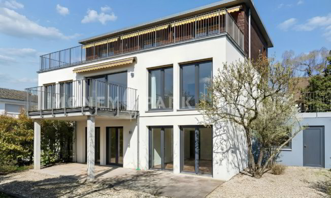 Casa di 9 locali in vendita a Beringen - immagine 1/1