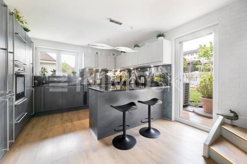 7 rooms House to buy in Menziken - image 1/5