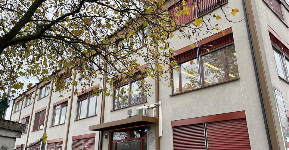 null rooms Office & Commercial for rent in Meyrin - image 1/2