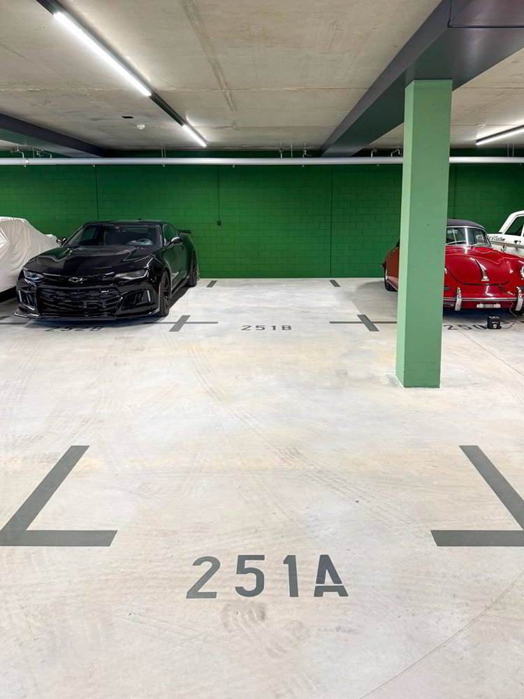 null rooms Car park, garage for rent in Grüningen - image 1/3