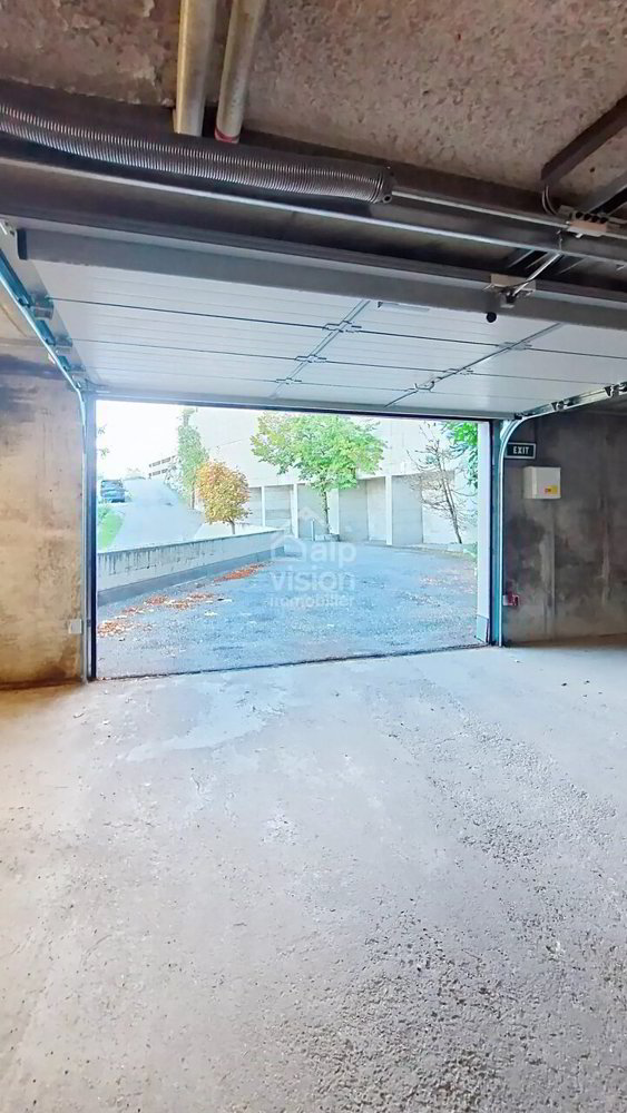 OPPORTUNITÉ RARE: PARKING COUVERT AU CENTRE DE VEYSONNAZ - Mehr