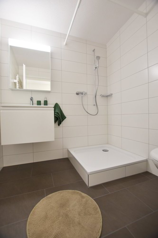 Appartement 3 pièces à louer à Thun - image 1/8
