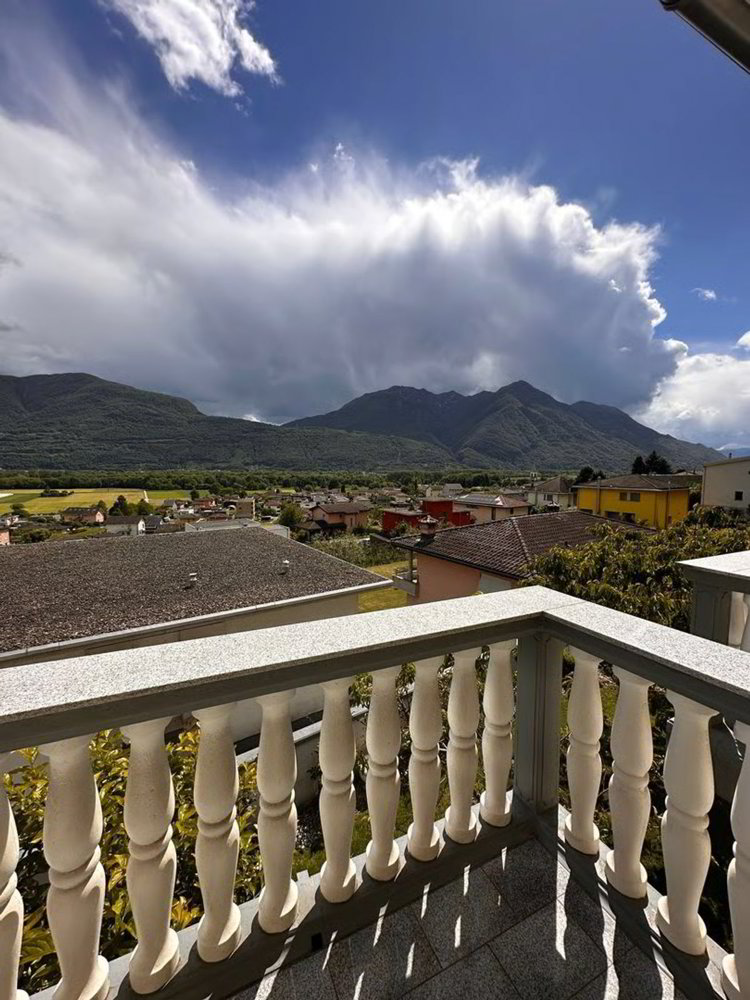 4.5 rooms House to buy in Cugnasco - image 1/15
