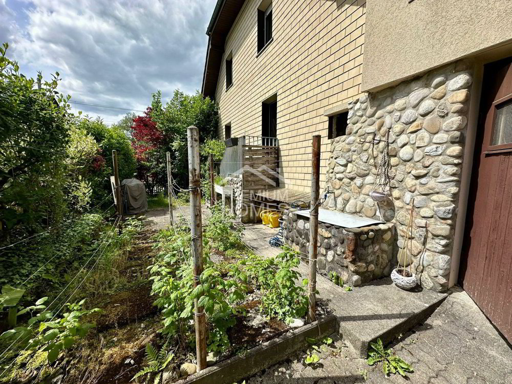 10 rooms House to buy in Hirschthal - image 1/7