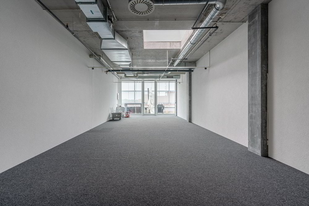 null rooms Office & Commercial for rent in Volketswil - image 1/2