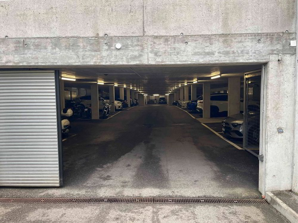 Place de parc dans un parking souterrain proche de l'autoroute - Mehr