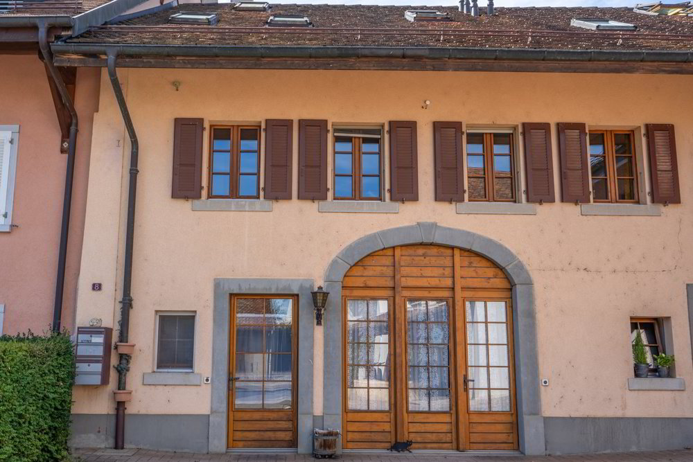9 rooms Apartment to buy in Monnaz - image 1/7