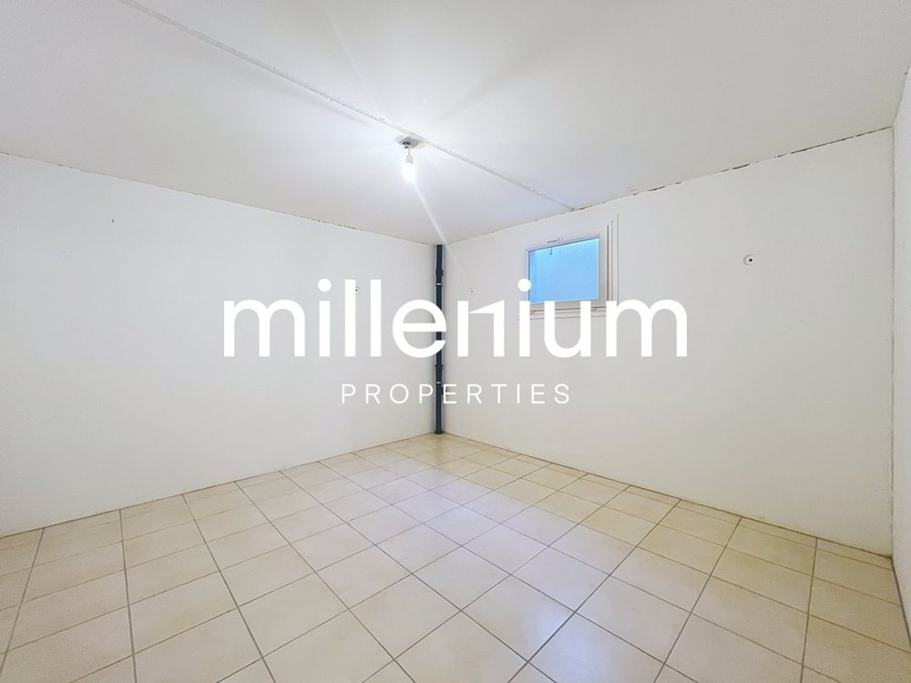 Maison 5 pièces à louer à Mies - image 1/13