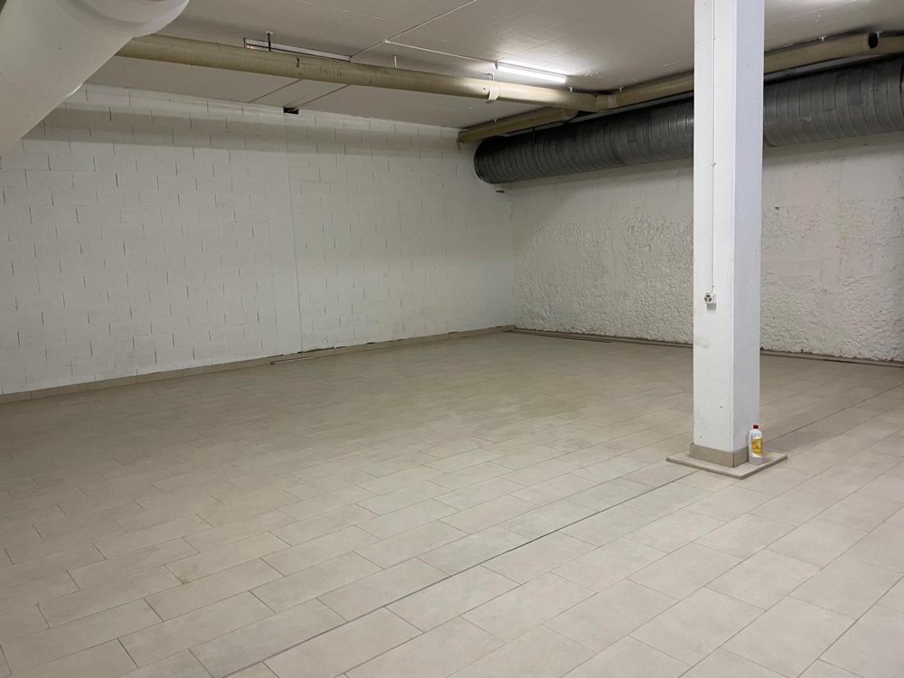 Local commercial de 1 pièce en location à Acacias - Mehr