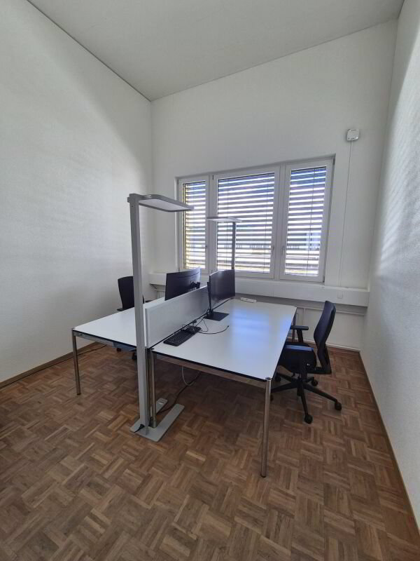 Repräsentative Bürofläche mit zwei Kleinbüros und moderner Küche - Mehr