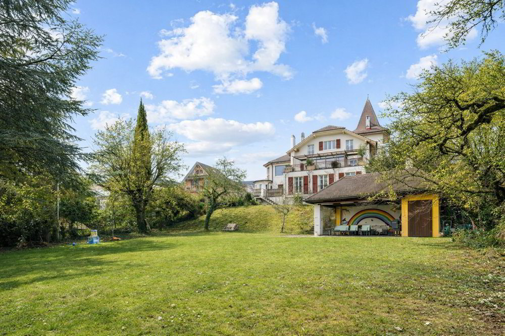 13 rooms House to buy in Corcelles NE - image 1/12
