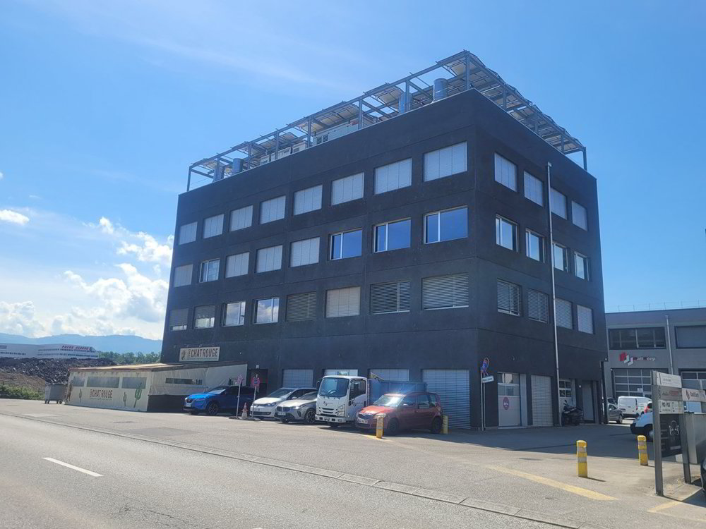 2 rooms Office & Commercial to buy in Satigny - image 1/1