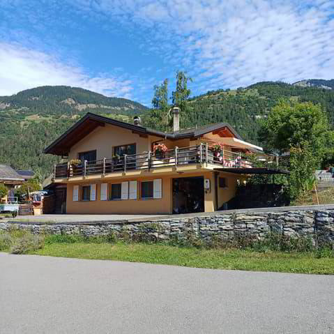 5.5 rooms House for rent in Vollèges - image 1/8