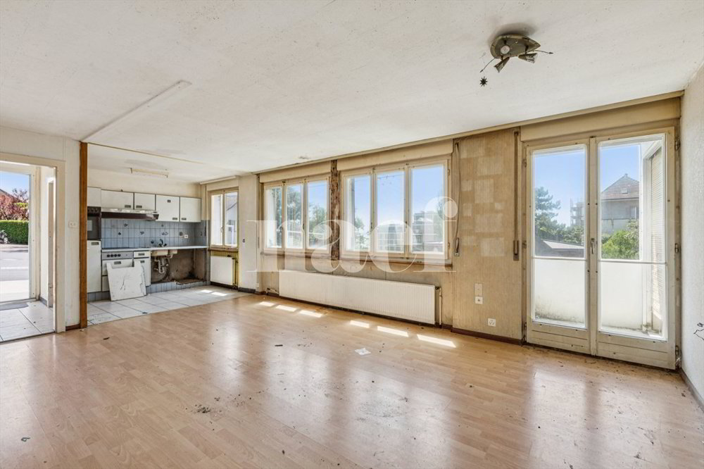 Immeuble mixte à l'Est de la ville. - Mehr