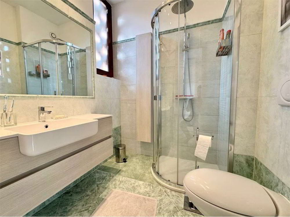 5.5 rooms Apartment to buy in Lugano - image 1/10