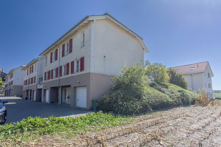 5.5 rooms House to buy in Chavornay - image 1/13