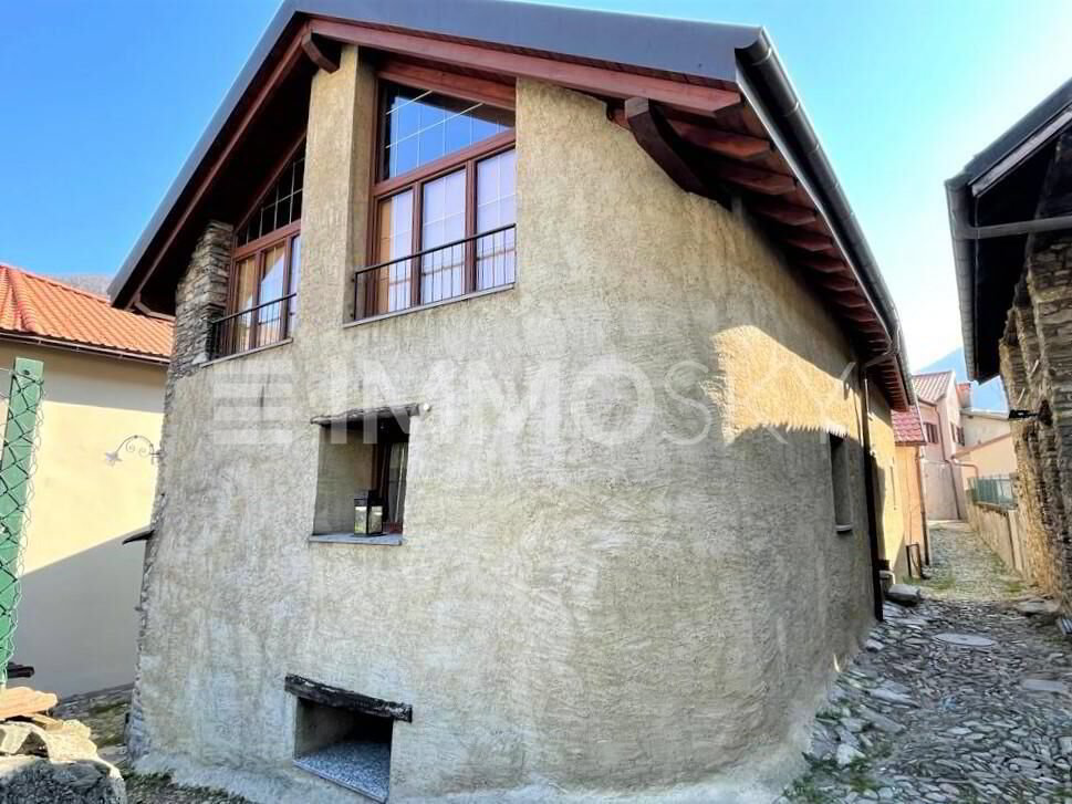 Immeuble d'habitation de 10 pièces en vente à Mezzovico - 220 m²