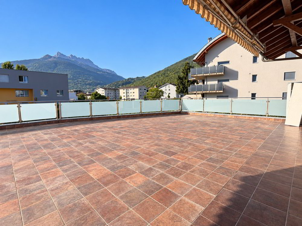 5 rooms Apartment for rent in Collombey - image 1/11