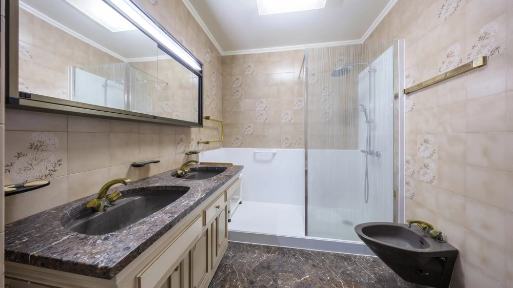 5 rooms Apartment to buy in Geneva - image 1/9