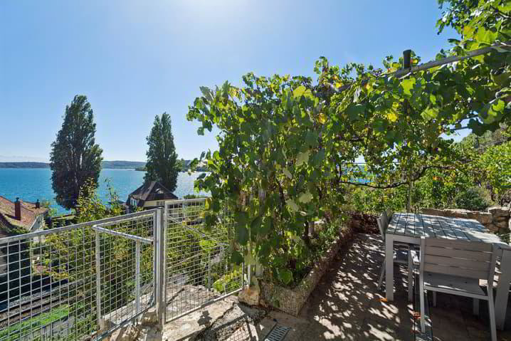 8 rooms House to buy in Ligerz - image 1/13
