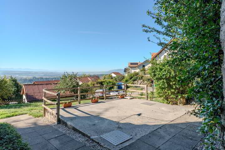 5.5 rooms House to buy in Villars-Burquin - image 1/13