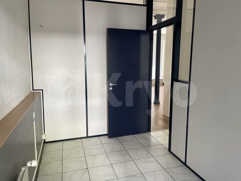 AU COEUR DE VILLE SURFACE COMMERCIALE 75 M2 AVEC VITRINE - Mehr