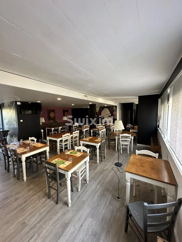 2 rooms Office & Commercial to buy in Nyon - image 1/3