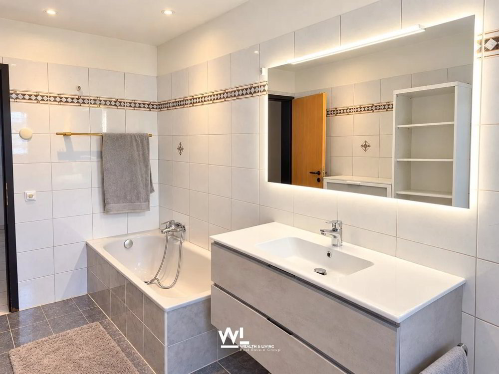 8 rooms House to buy in Malvaglia - image 1/13