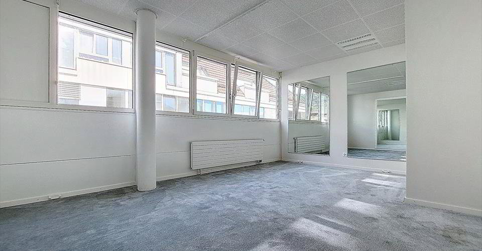 null rooms Office & Commercial for rent in Rolle - image 1/5