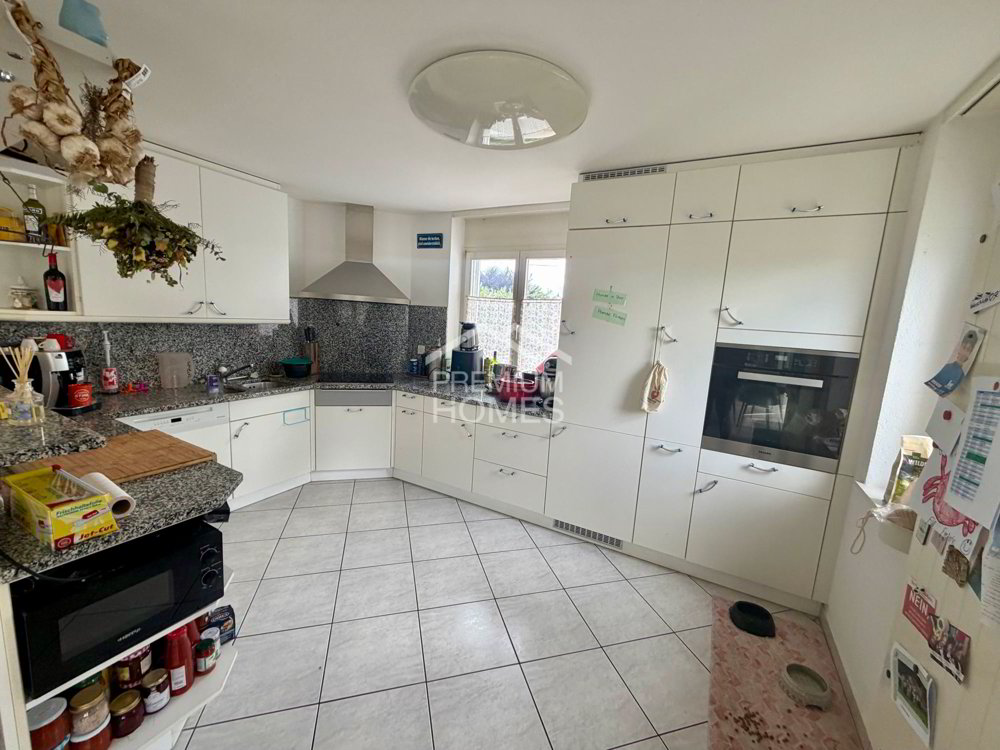 Casa di 8 locali in vendita a Courtepin - immagine 1/10