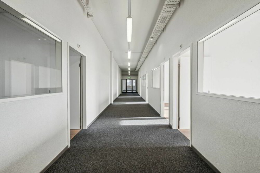 Attraktive und vielseitige Bürofläche im Buss Industriepark zu vermieten - Ansicht 4