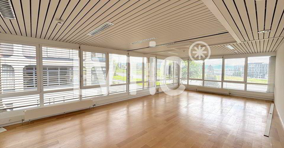 Showroom, locaux, bureaux de 640 m² à louer à Crissier - Mehr